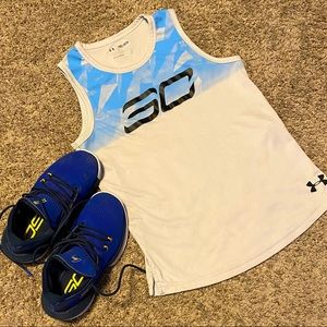 Steph Curry athletic shoes & tank
